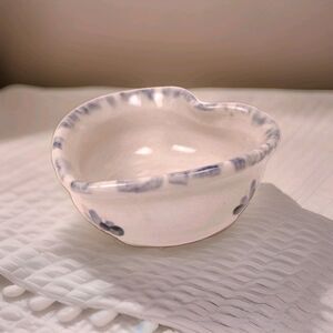 Ellis Prod Pottery Vintage Rolled Edge Heart Bowl Blue & White Cottage Rustic